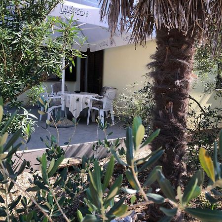 Apartments Njivice Bajcic Экстерьер фото