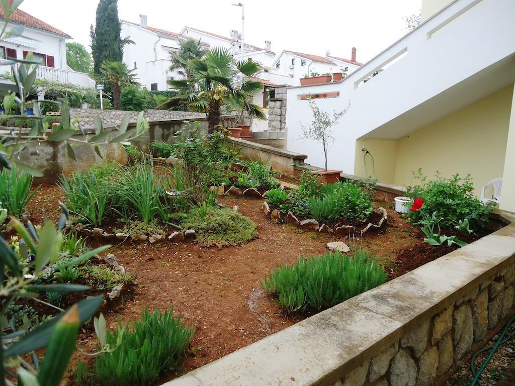 Apartments Njivice Bajcic Экстерьер фото